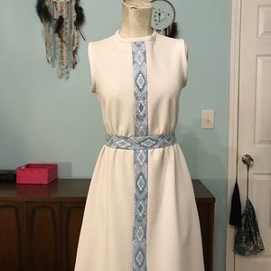 Vtg Vicky Vaughn Jr 70’s White w/ Blue Braid Dress